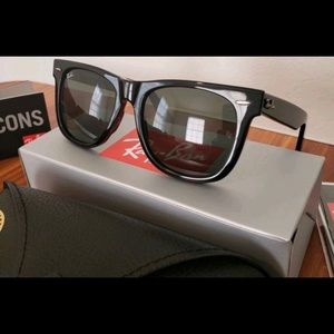 NWT Authentic Ray-Ban Wayfarers
